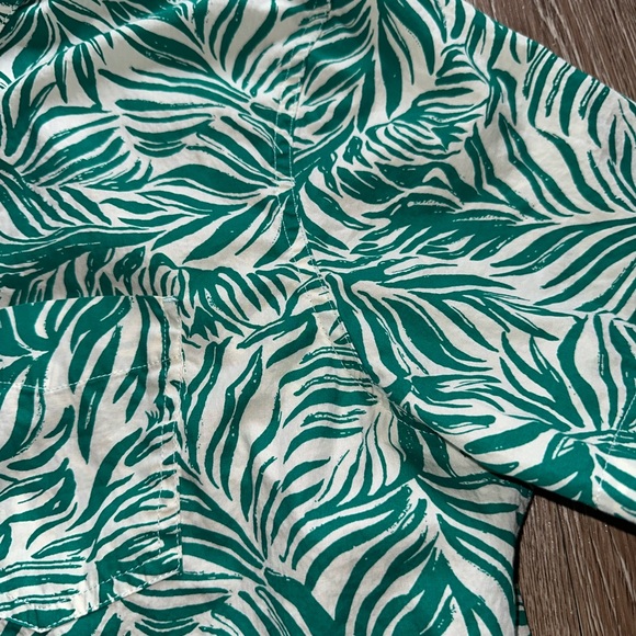 Levi’s leaf button down 🌿 - Picture 4 of 8